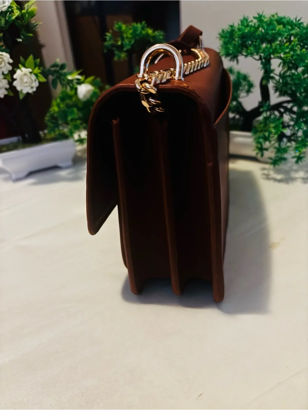 Sleek Brown crossbody bag with gold